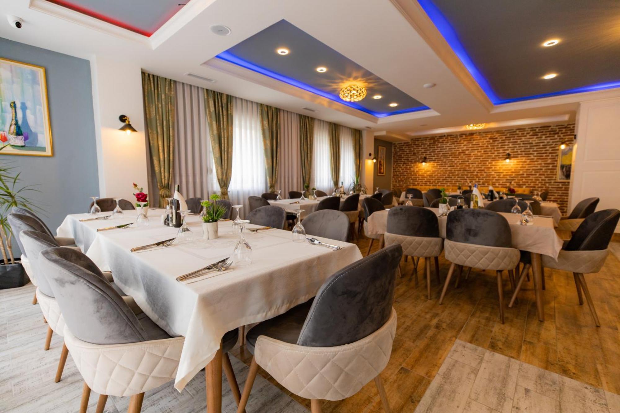 Dodona Aparthotel In Prishtina Пристина Екстериор снимка