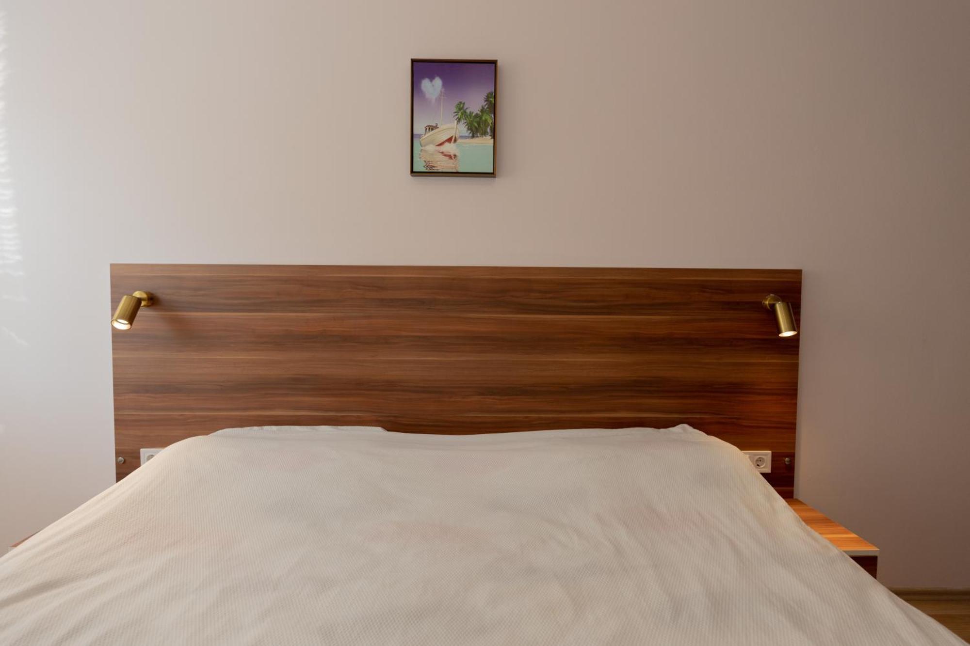 Dodona Aparthotel In Prishtina Пристина Стая снимка