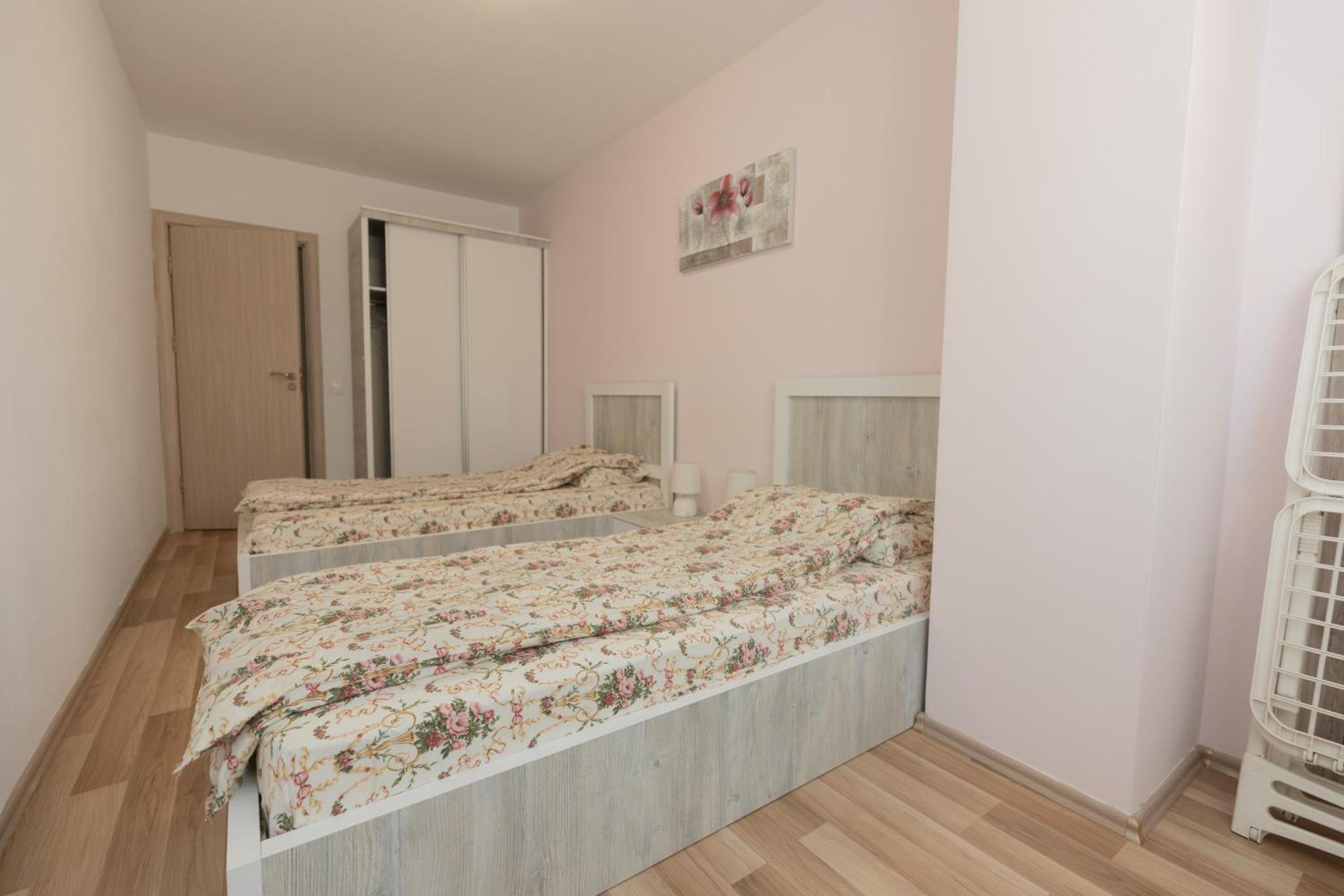 Dodona Aparthotel In Prishtina Пристина Стая снимка